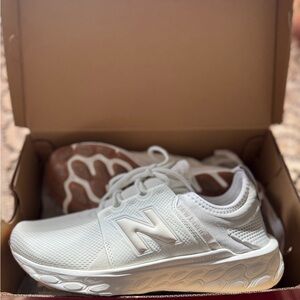 New Balance White Shoes Red Shoe Box